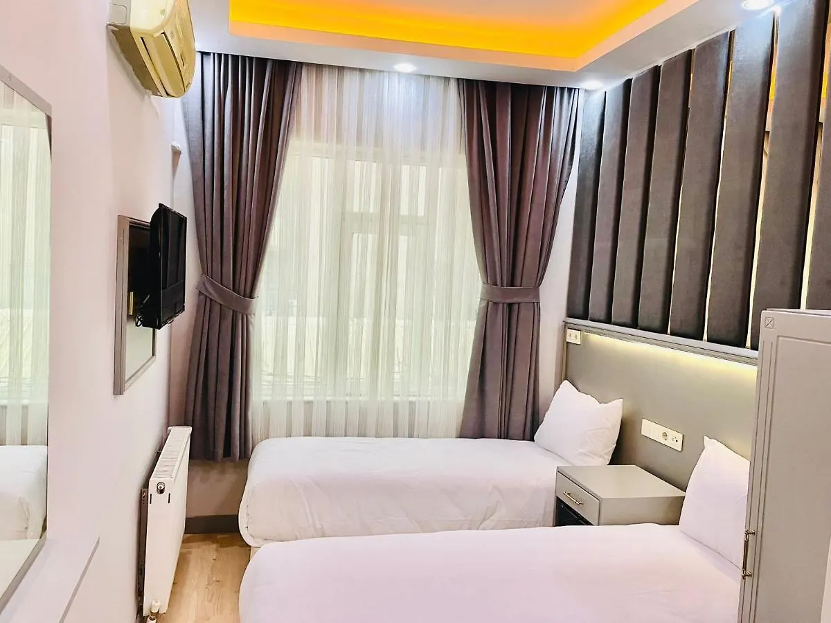 Crowned Plus Hotel Стамбул