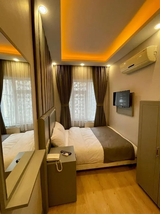 Crowned Plus Hotel Estambul