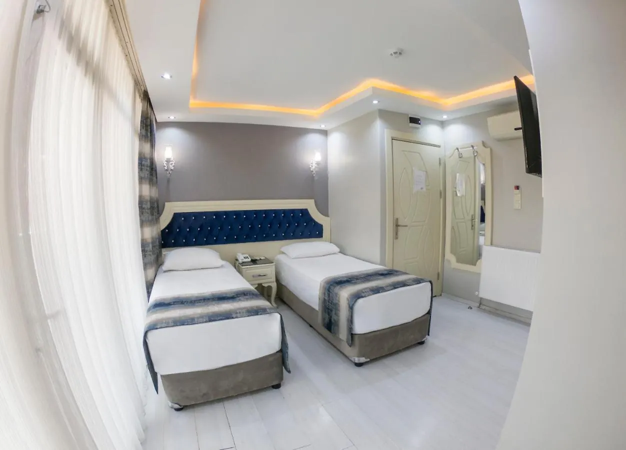 Crowned Plus Hotel Istanbul 2*,